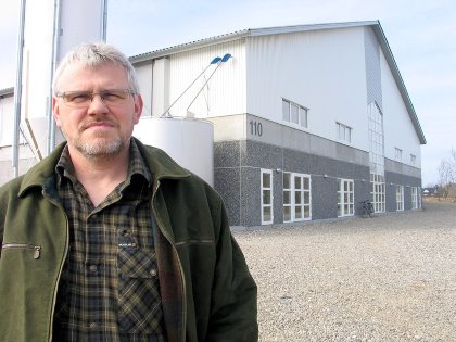 Poulsen milks 900 cows in partnership with his neighbour. Photo supplied. Poulsen milks 900 cows in partnership with his neighbour. Photo supplied.