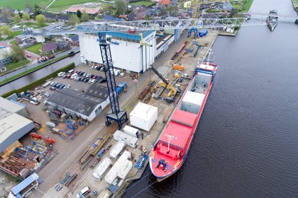 Installation of the modular cargo system. Photo: MilkWays Installation of the modular cargo system. Photo: MilkWays